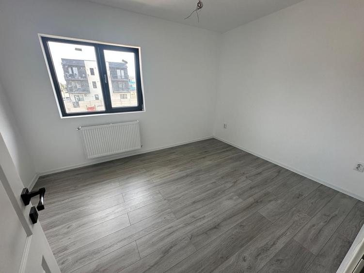 Duplex cu 4 camere cu Canalizare în Central