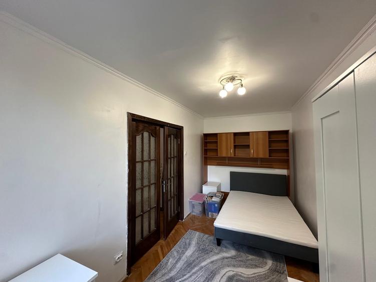 Apartament cu 4 camere decomandat în Titan
