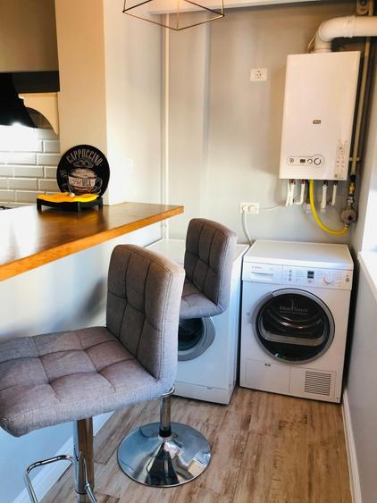 Apartament cu 3 camere semidecomandat, mobilat în Aradului