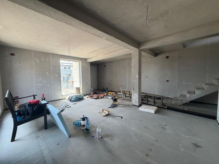 Duplex cu 4 camere cu Canalizare în Dumbrăvița
