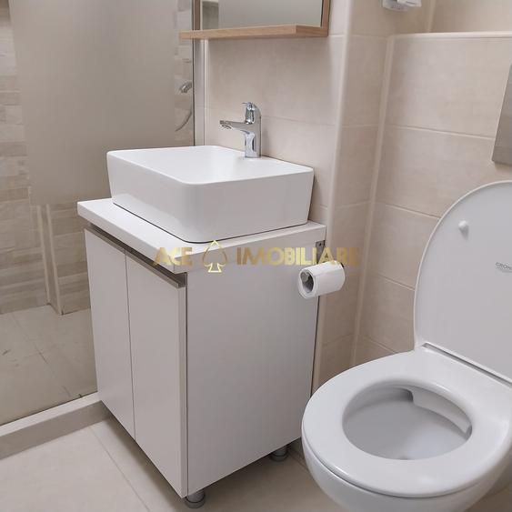 Apartament cu 3 camere decomandat, mobilat în Tineretului