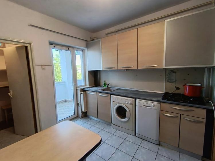 Apartament cu 3 camere decomandat, mobilat în Săsar