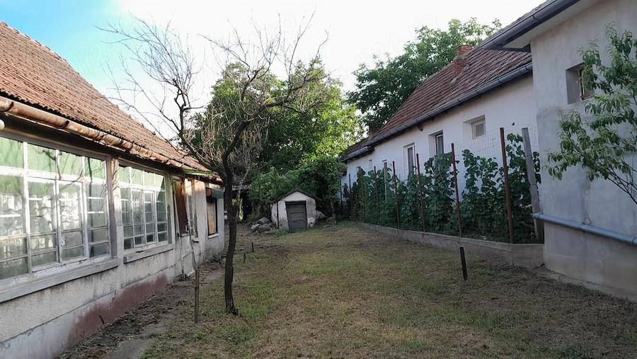 Casă cu 2 camere cu Teren 1543 Mp în Central