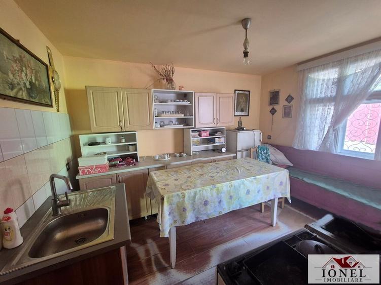 Casă individuală cu 3 camere cu Canalizare în Ciugudu de Sus