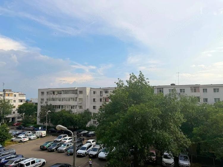 Apartament cu 3 camere decomandat în Republicii