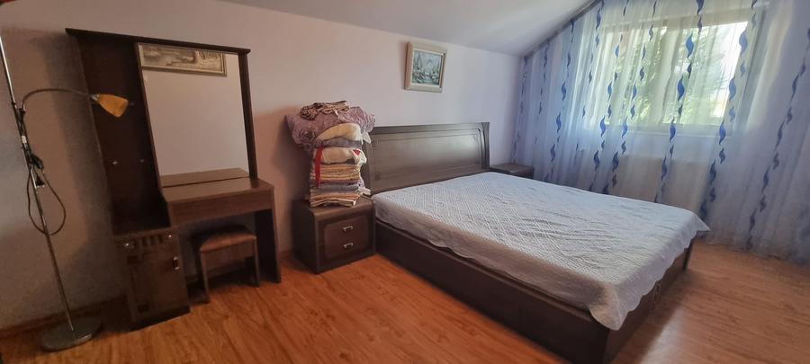 Casă individuală cu 7 camere cu Garaj în Căteasca