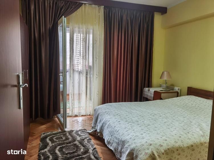 Apartament cu 4 camere decomandat în Central