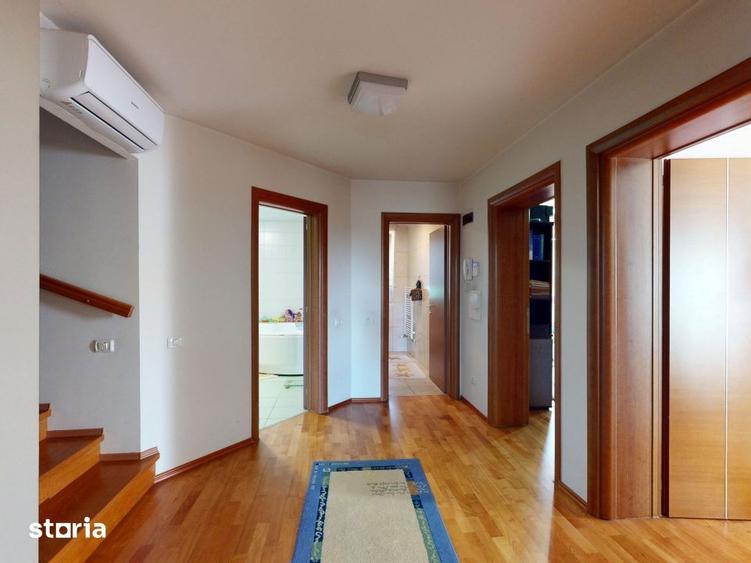 Casă cu 5 camere cu Teren 1104 Mp în Lipovei