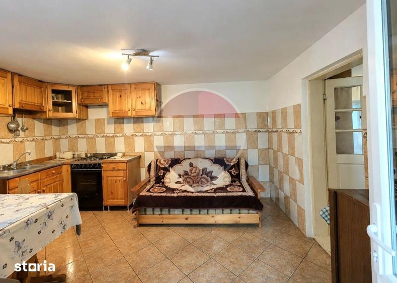 Casă cu 3 camere cu Teren 2100 Mp în Valea lui Ion