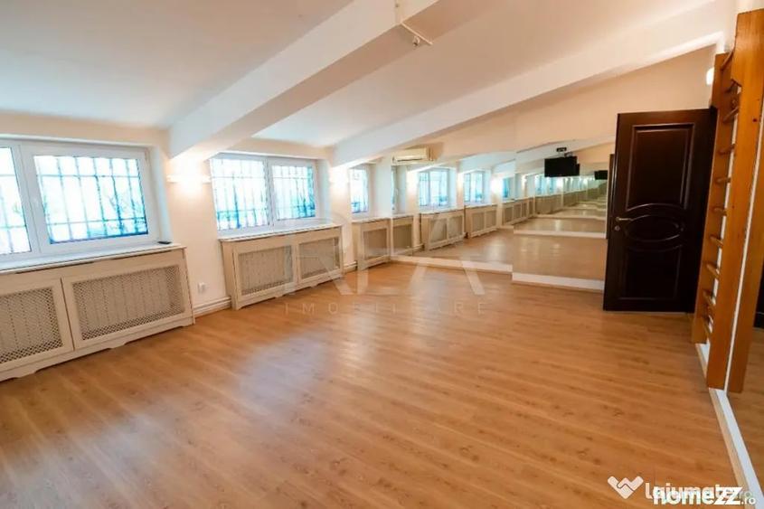 Casă cu 22 camere cu Teren 719 Mp în Băneasa