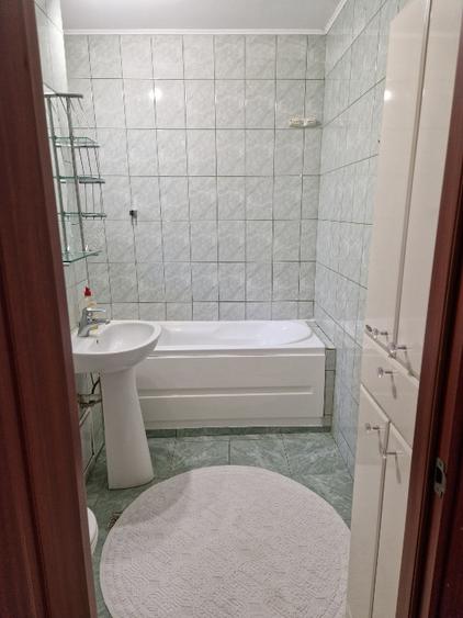 Apartament cu 3 camere decomandat, mobilat în Lujerului