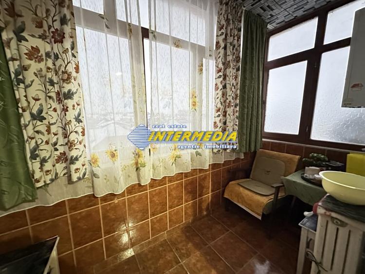 Apartament cu 3 camere decomandat, mobilat în Cetate