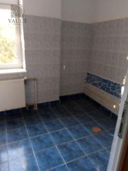 Casă individuală cu 12 camere cu Canalizare în Tineretului