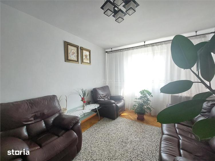 Apartament cu 4 camere semidecomandat în Micro 5