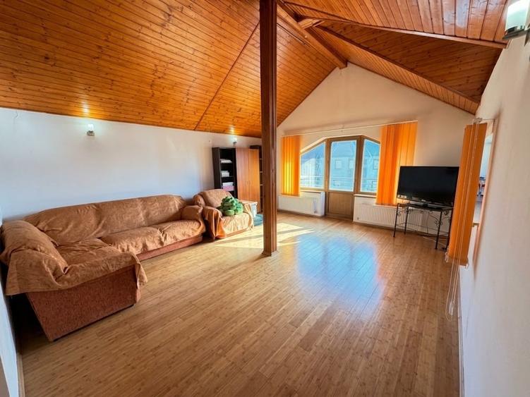 Casă individuală cu 5 camere cu Canalizare în Sud