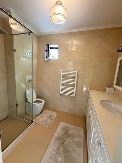 Apartament cu 3 camere semidecomandat, mobilat în Circumvalațiunii