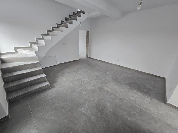 Duplex cu 4 camere cu Canalizare în Moșnița Nouă