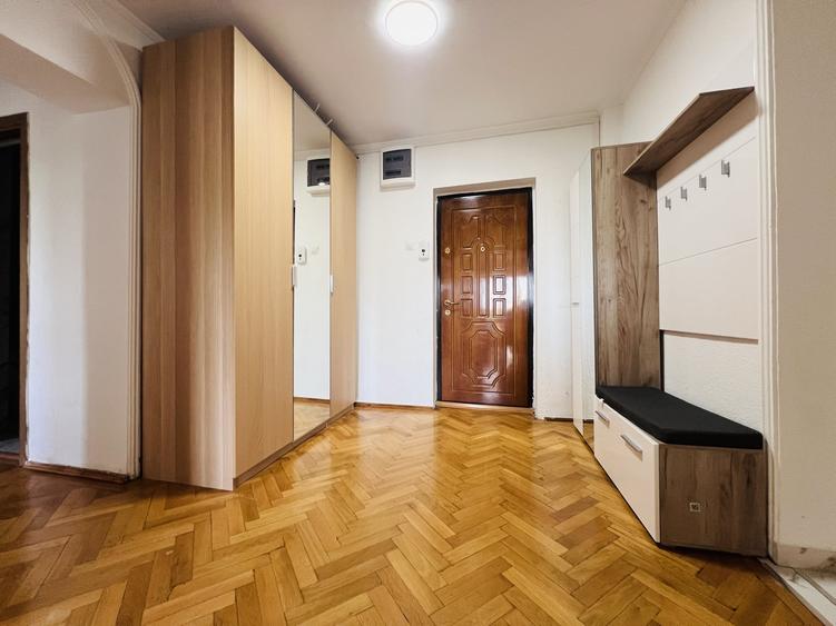 Apartament cu 3 camere decomandat, mobilat în Parcul Circului