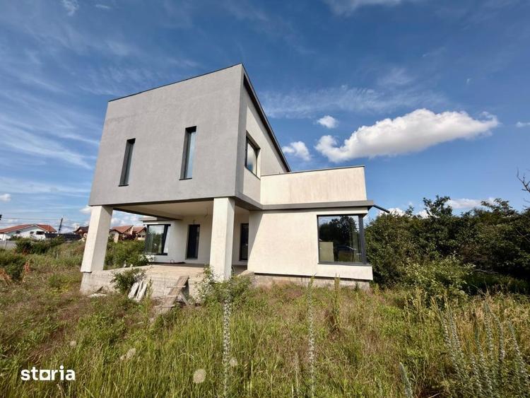 Casă cu 4 camere cu Teren 380 Mp în Cârcea