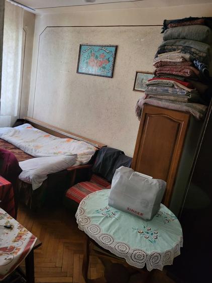 Apartament cu 3 camere decomandat în Petros