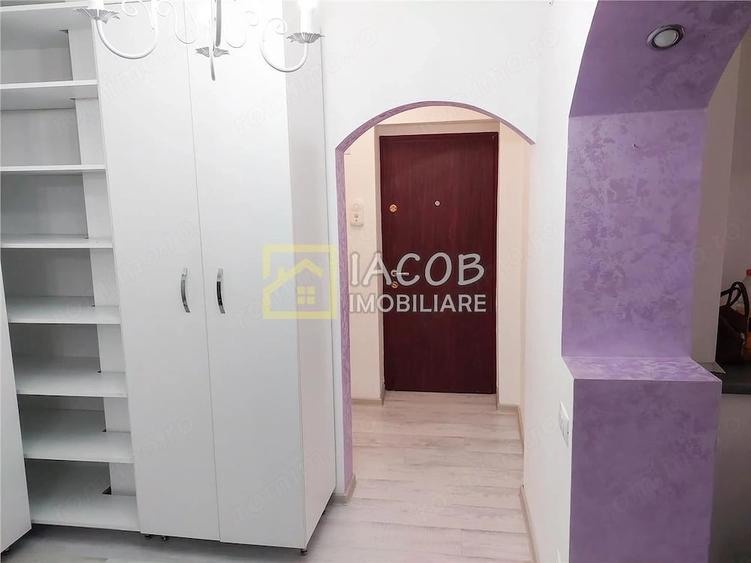 Apartament cu 3 camere decomandat în Republicii