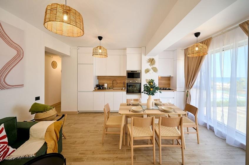 Apartament cu 3 camere decomandat în Mamaia-Sat