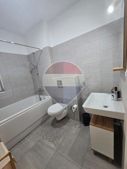 Apartament cu 3 camere decomandat, mobilat în Central