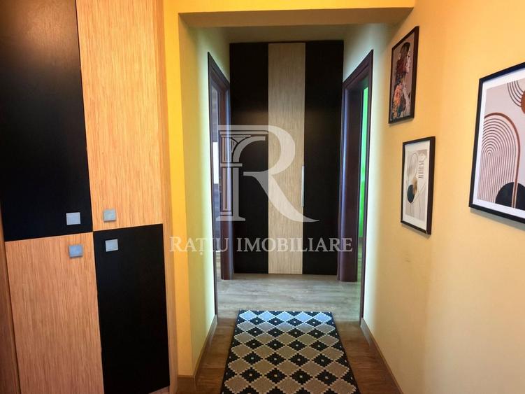Apartament cu 3 camere decomandat, mobilat în Centru Civic