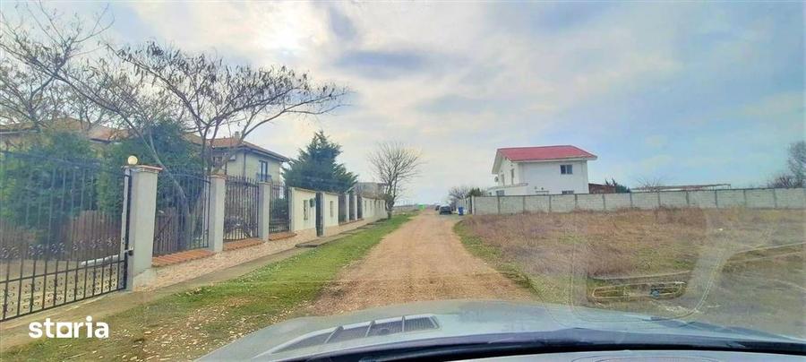 TEREN INTRAVILAN 469 MP. LANGA CASE ZONA DE PERSPECTIVA PRET 17.500 E - 1