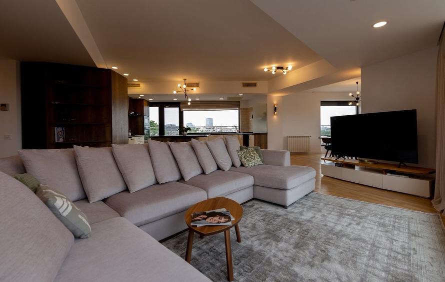 Apartament cu 4 camere decomandat în Herăstrău