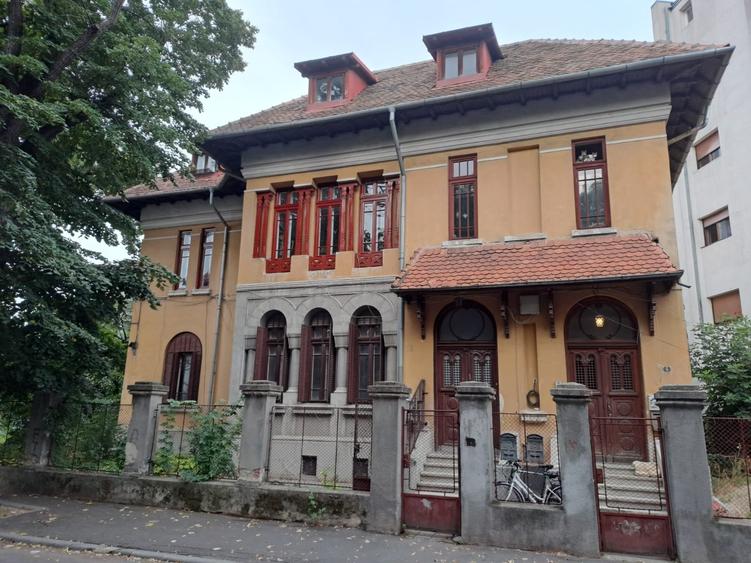 Apartament cu 9 camere circular în Cotroceni
