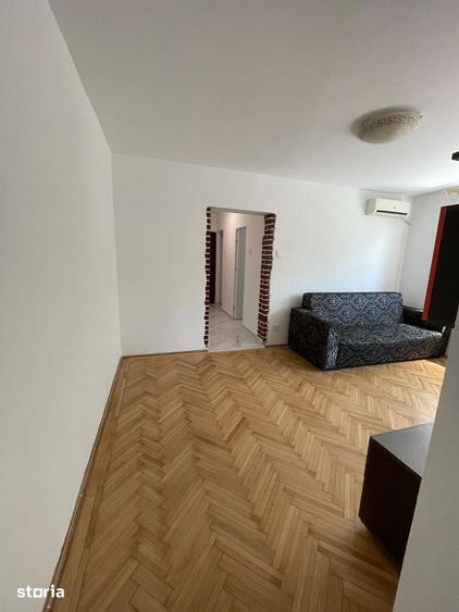 Apartament cu 3 camere semidecomandat în Drumul Taberei