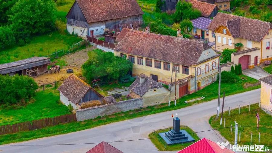 Casă cu 7 camere cu Teren 1044 Mp în Jibert