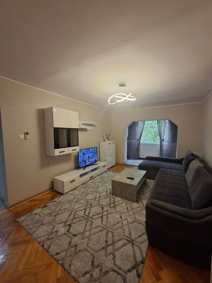 Apartament cu 4 camere decomandat în Aradului