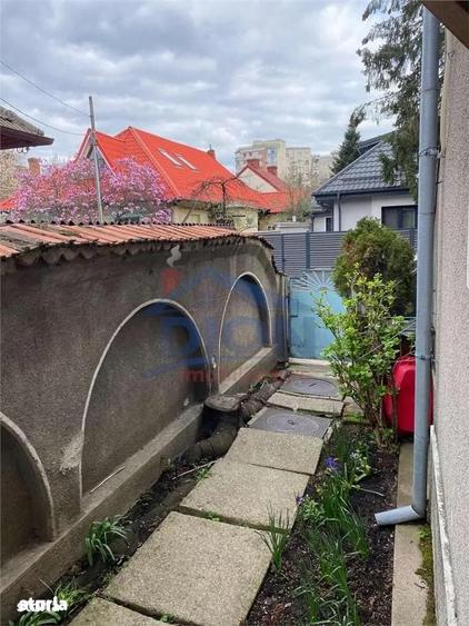 Apartament cu 3 camere semidecomandat în Decebal