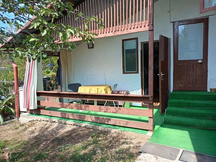 Casă cu 6 camere cu Teren 3500 Mp în Poiana Lacului