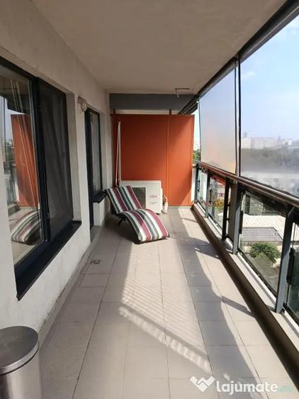 Apartament cu 3 camere decomandat în Est
