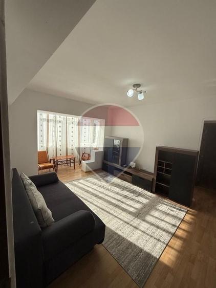 Apartament cu 3 camere decomandat, mobilat în Traian