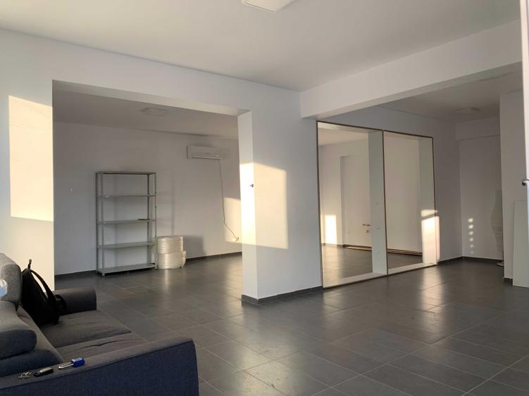 Spațiu comercial, de 60 mp, în Roșu