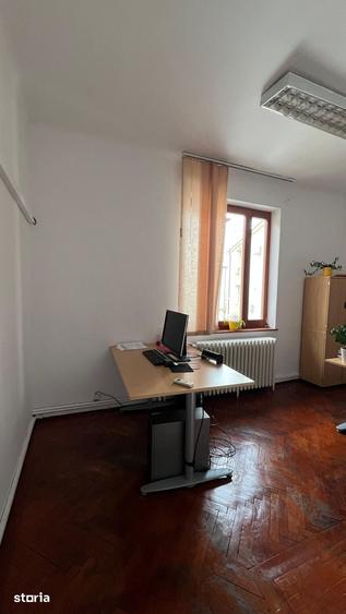 Casă cu 10 camere cu Teren 258 Mp în Cotroceni