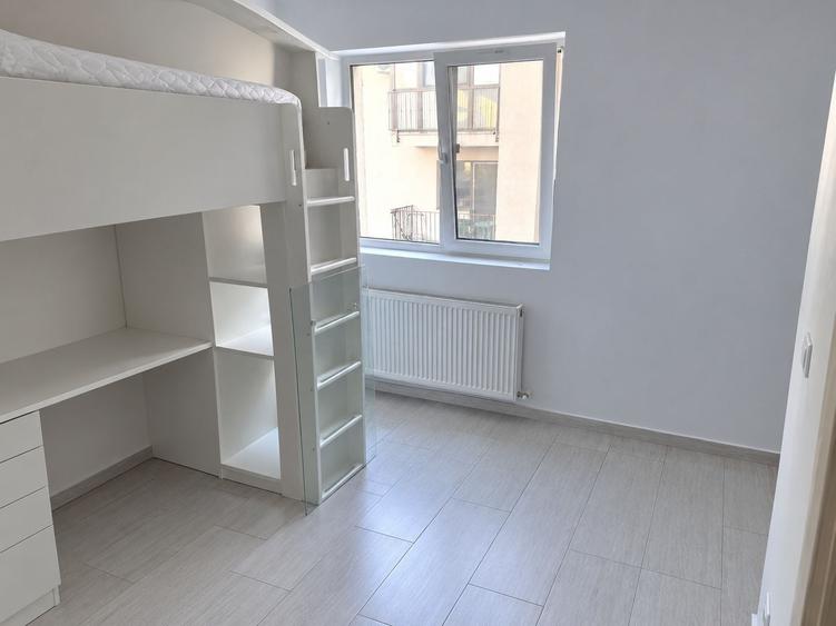 Apartament cu 3 camere decomandat în Fundeni