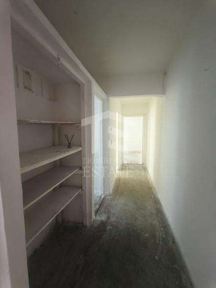 Apartament cu 3 camere semidecomandat în Central
