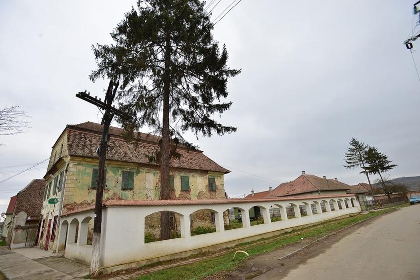 Casă cu 8 camere cu Teren 1271 Mp în Nocrich