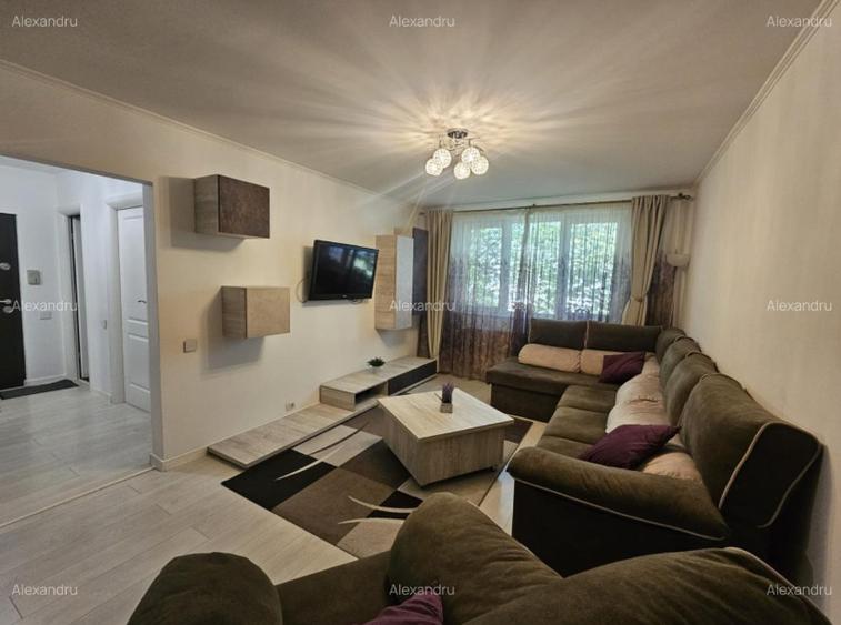 Apartament cu 4 camere decomandat în Drumul Taberei