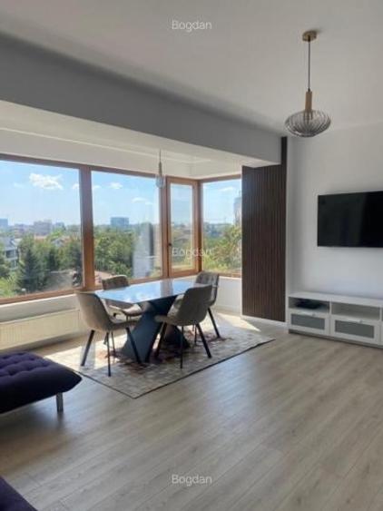 Apartament cu 3 camere decomandat, mobilat în Băneasa