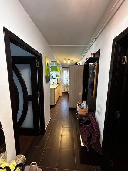 Apartament cu 3 camere semidecomandat, mobilat în Militari