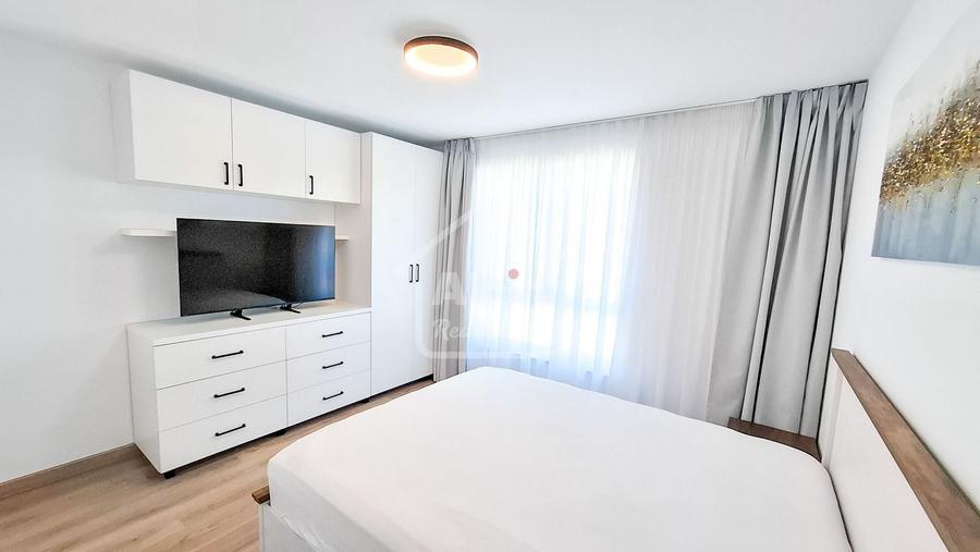 Apartament cu 2 camere decomandat, mobilat în Tractorul