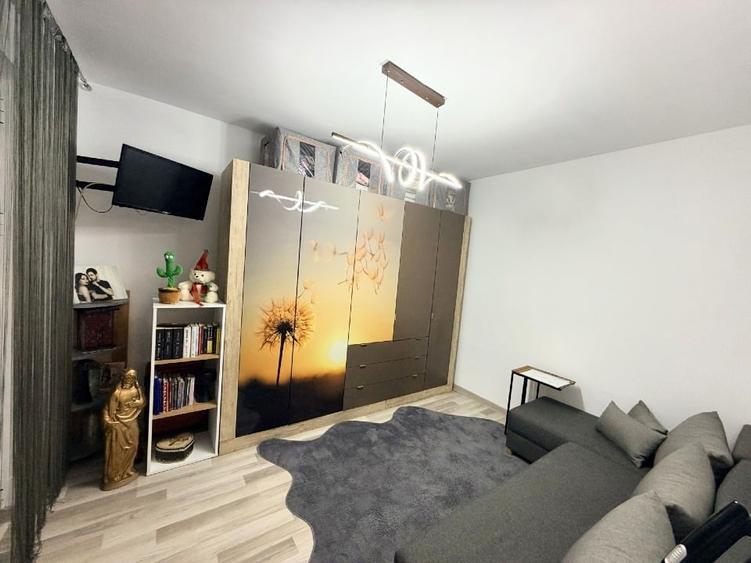 Apartament cu 3 camere semidecomandat în Nord