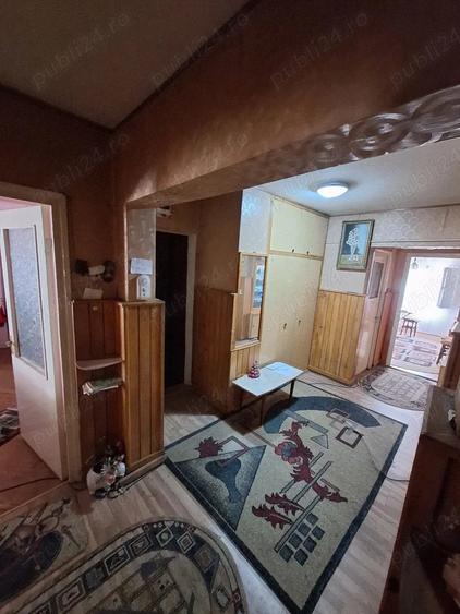Apartament cu 4 camere decomandat, mobilat în Central