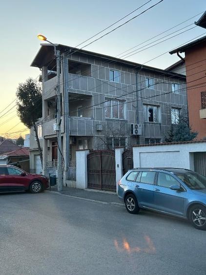 Casă individuală cu 5 camere cu Canalizare în Fundeni
